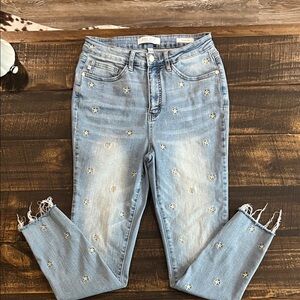 Judy Blue Light Wash Star Embroidered Ankle Jeans